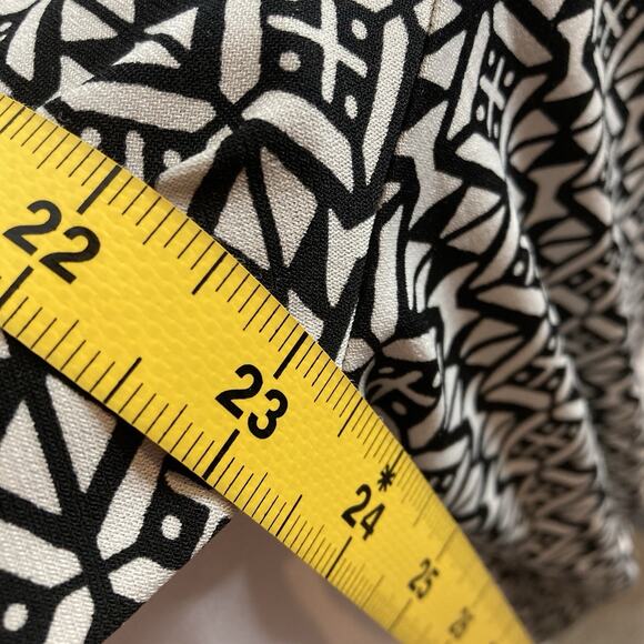 Chico's Women's Black White Geometric Faux Wrap Tunic Top‎ Size 3 XL Old Money - Picture 4 of 10